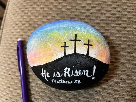 Cross Projects, Bible Study Crafts, Easter Rocks, Rock Sayings, Stones Painting, Easy Preschool Crafts, Inspirational Rocks, Diy Rock Art, Painted Rock Animals