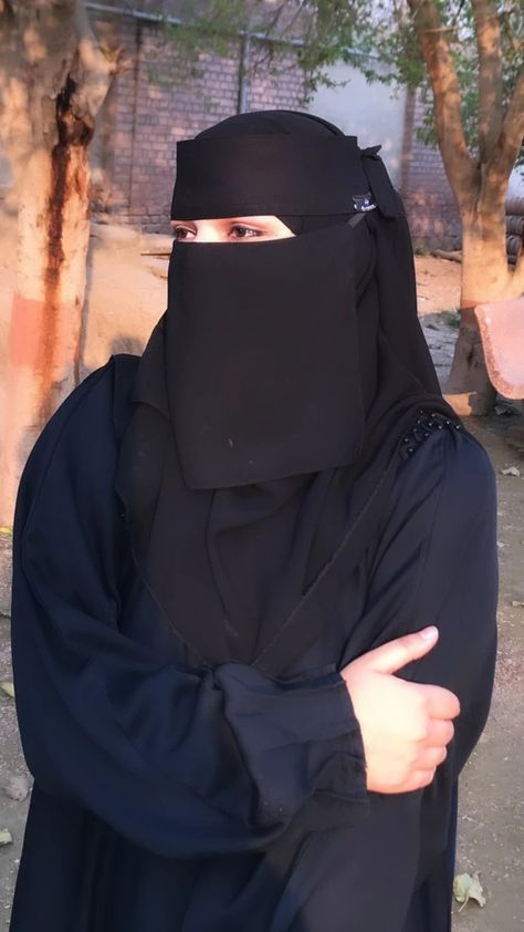 Niqabie Picture, Hijaab Pics, Hajab Girl Dps Black, Niqab Astethic, Niqab Aesthetic, Burkha Designs, Black Niqab Aesthetic, Niqabi Girl Aesthetic, Veiled Girl