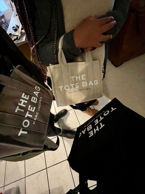 WHAT’S IN YOUR MARC JACOB TOTE BAG — VANITY STORIES