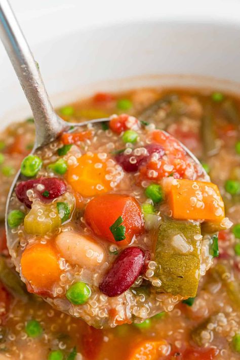 Crockpot minestrone soup is loaded with hearty beans and vegetables but instead of pasta, we added quinoa to make it extra satisfying. Bonus: it practically makes itself in the slow cooker! Crockpot Minestrone Soup, Soup With Quinoa, Crockpot Minestrone, Slow Cooker Quinoa, Beans And Vegetables, Quinoa Soup, Quinoa Recipe, Freeze Greens, Quinoa Healthy