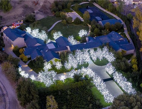 Kim Kardashian and Kylie Jenner's Christmas lights have lit up the whole neighbourhood - see photos | HELLO! Kim Kardashian Christmas, Kim K House, Kim Kardashian House, Kim Kardashian Home, Kardashian Christmas, Kim House, Kardashian Home, Jenner House, Dream Mansion