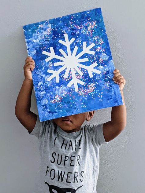 Snowflake Painting, Thema Winter Im Kindergarten, Snowflakes Art, January Crafts, Snowflake Craft, Simple Snowflake, Winter Art Projects, Toddler Art Projects, Winter Preschool