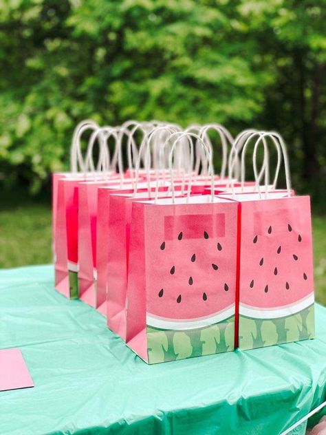 Watermelon Themed First Birthday Cake, First Birthday One In A Melon, Melon First Birthday, One In A Melon Table Centerpieces, One In A Melon Table Decor, Melon Themed Birthday Party, One In A Melon Birthday Decorations, One In A Melon Birthday Party, Watermelon 1st Birthday Party Girl