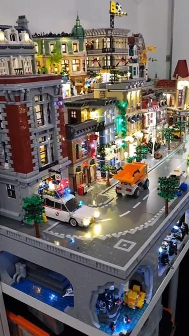 Discover the magic of LEGO that ignites creativity by clicking on the link attached! Lego Set Display Ideas, Lego Set Display, Lego Playground, Lego Area, Lego City Display, Big Lego Sets, Aesthetic Lego, Building Legos, Lego Aesthetic