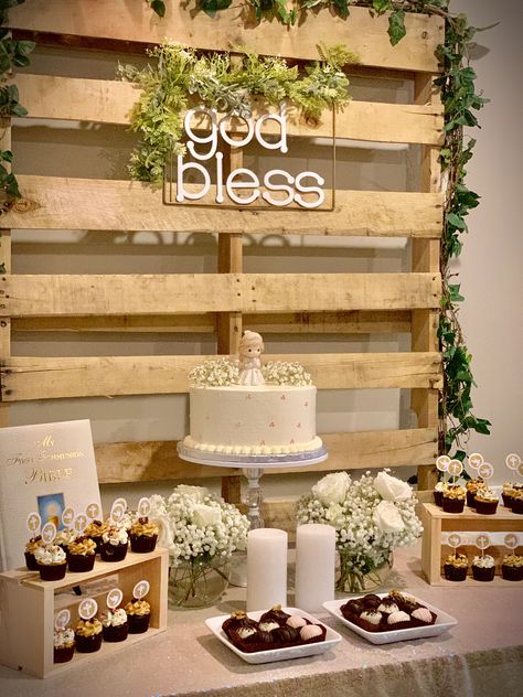 Holly Comunion Ideas, Confirmation Decorating Ideas Simple, Conformation Decor, First Communion Dessert Table, Communion Dessert Table, Confirmation Party Ideas, Baby Dedication Party, Baptism Party Boy, Rustic Wedding Table Runners