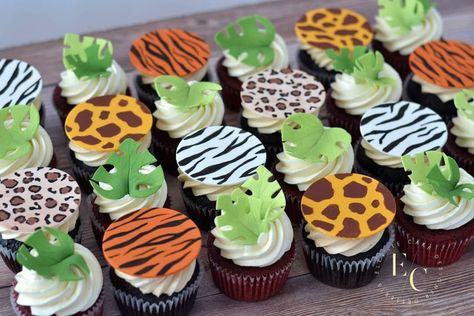 Jungle Theme Birthday Cupcakes, Jungle Cupcakes Safari, Jungle Theme Cupcakes Easy, Jungle Theme Cupcake Cake, Easy Jungle Cupcakes, Welcome Two The Jungle, Jungle Theme Cupcakes, Welcome To The Jungle Cupcakes, Jungle Theme Cake Without Fondant