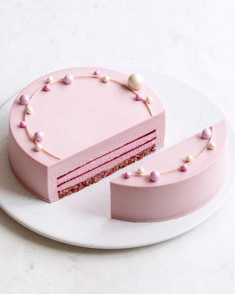 Mousse Cake Decoration, Elegant Birthday Cakes, Modern Cakes, Mini Cakes Birthday, Creative Birthday Cakes, Beautiful Desserts, New Cake, Fancy Cookies, Dessert Cake