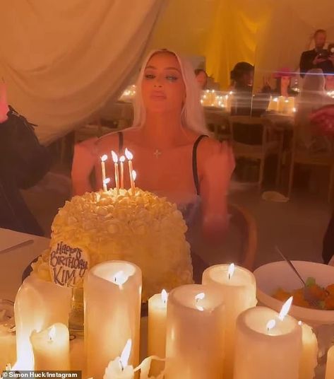 Kim Kardashian Birthday, Happy 42nd Birthday, Multi Layer Cake, 42nd Birthday, 21st Birthday Cakes, Jenner Family, October 2022, 25th Birthday, Kardashian Jenner