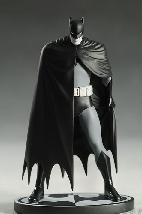 Batman Sculpture, Batman Poses, Black And White Batman, David Mazzucchelli, White Batman, Batman Year One, White Statue, Batman Story, Batman Statue