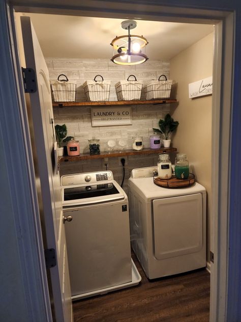 Cheap Laundry Room Makeover, Laundry Remodel, Laundry Closet Makeover, Laundry Room Decor Ideas, Laundy Room, Laundry Room Update, Laundry Room Organization Storage, Small Laundry Room Makeover, Decluttering Inspiration