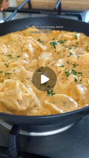 Ravioli In Cream Sauce, Tortelloni Recipes, Cabana Recipes, Garlic Flatbread Recipe, Quick Flatbread, How To Make Tortellini, Healthy Mummy Recipes, Italian Cuisine Recipe, Pasta Noodle Recipe