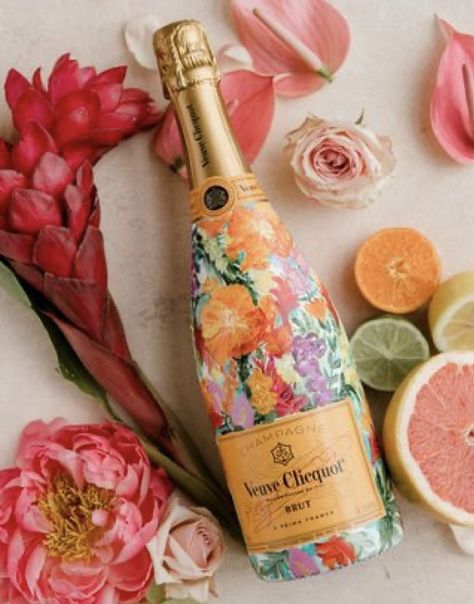 Champagne Ideas, Wine Bottle Wedding Gift, Painted Champagne Bottle, Custom Champagne Bottle, Champagne Art, Bachelorette Decor, Veuve Clicquot Champagne, Wedding Wine Bottles, Hand Painted Wine Bottles