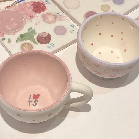 Taylor Swift Mug Painting, Color Me Mine Ideas Inspiration, Pottery Painting Aesthetic, Color Me Mine Ideas, Heart Pottery, Ceramic Cafe, Diy Pottery Painting, Pottery Inspo, Color Me Mine