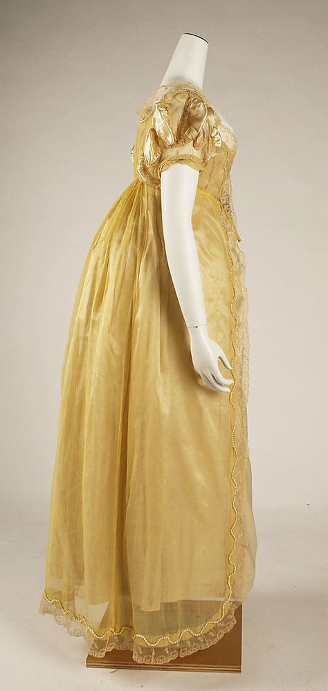 1811 Yellow Sheer Ball Gown from The Met Museum Regency Woman, Regency Clothing, Antique Dresses, 1800s Fashion, Regency Dress, Regency Fashion, 19th Century Fashion, Period Outfit, Old Dresses