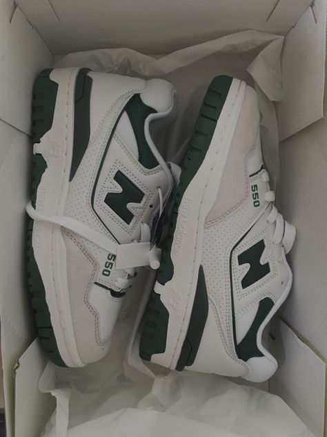 New Balance Shoes 550, Sneakers Smart Casual, New Blance Shoes, Green New Balance, Varsity Tees, New Balance Outfit, Green Pencil Skirts, Balance 550, Trendy Shoes Sneakers