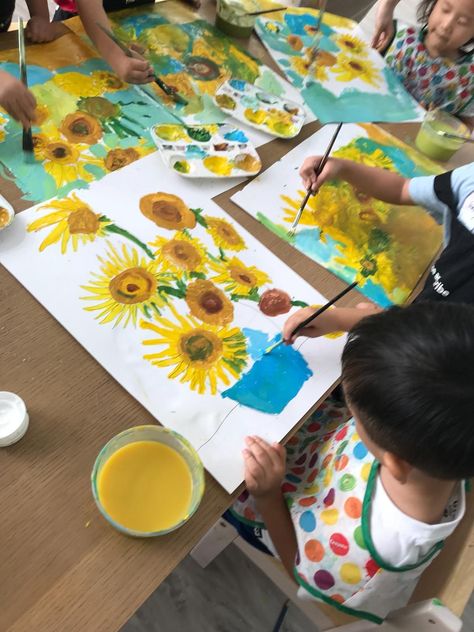 Europe Crafts, Sunflower Art Project, Kids Art Studio, 4th Grade Art, Toddler Arts And Crafts, Arte Van Gogh, Elementary Art Projects, Steam Train, Kindergarten Art