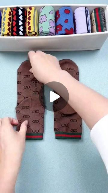 Folding Tricks, Clothes Life Hacks, Folding Socks, Folding Hacks, Folding Fitted Sheets, Easy Diy Clothes, Sock Storage, Daily Hacks, Tiktok Fyp