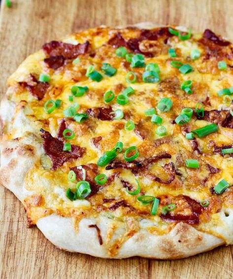 Loaded Baked Potato Pizza Loaded Baked Potato Pizza, Potatoe Pizza, Baked Potato Pizza Recipe, Baked Potato Pizza, Mashed Potato Pizza, Unique Pizza Recipes, Twice Baked Potato, Potato Pizza, Unique Pizza