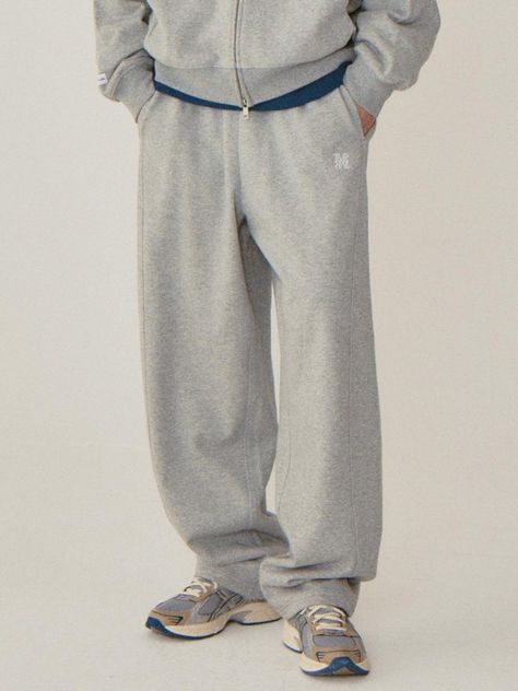 Men Sweatpants Outfit, Guys Sweatpants, Sweat Pants Men, Streetwear Sweatpants, Men Sweatpants, Sweatpants Outfit, Concept Clothing, Men's Sweatpants, Mens Sweatpants