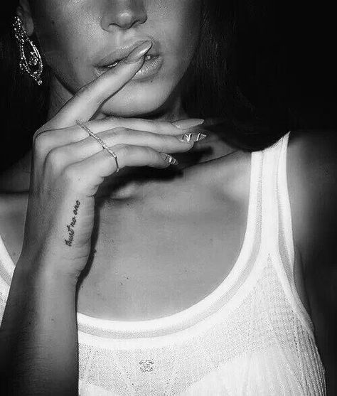 Lana Del Rey Tattoos, Trust No One, Aesthetic Tattoo, Tattoo Outline, Lana Del Ray, Hand Tattoo, Beauty Tattoos, First Tattoo, Minimalist Tattoo