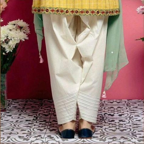 #Salwar’s can be done in so many ways, like a simple one or the patiala cut or the modern day dhoti style. But what about the hemline or the #poncha of the salwar. Well it shouldn’t be left plain when you have so many different ways to make it look more interesting.

#Threads Outfit Ideas Dress, Shalwar Design, Women Trousers Design, Womens Pants Design, Salwar Pattern, Salwar Designs, Pakistani Fashion Casual, Pakistani Dresses Casual, Pakistani Fashion Party Wear