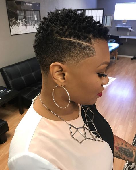 TWA with Line Up and Faded Nape Short Hair Natural, Short Natural Haircuts, Haircuts 2024, Cabello Afro Natural, Black Women Short Hairstyles, Short Hair Designs, Shaved Hair Designs, Twa Hairstyles, Tapered Natural Hair