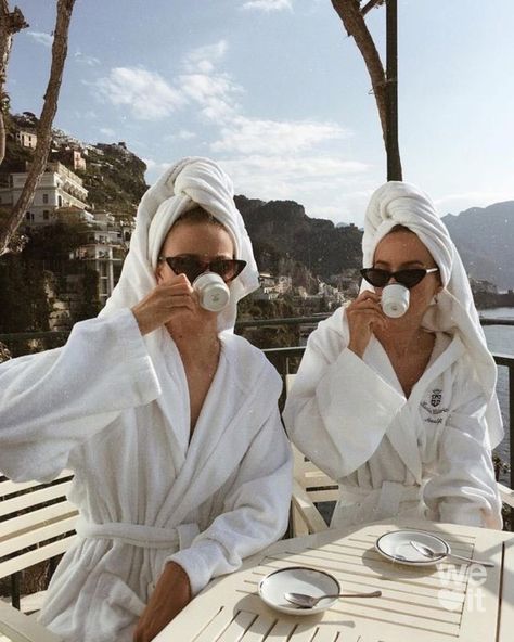 Bachelorette Inspo, Sisters Goals, Rich Girl Aesthetic, Beach Bachelorette, Bachelorette Trip, Best Friends Aesthetic, Future Lifestyle, Bachelorette Weekend, Dream Lifestyle