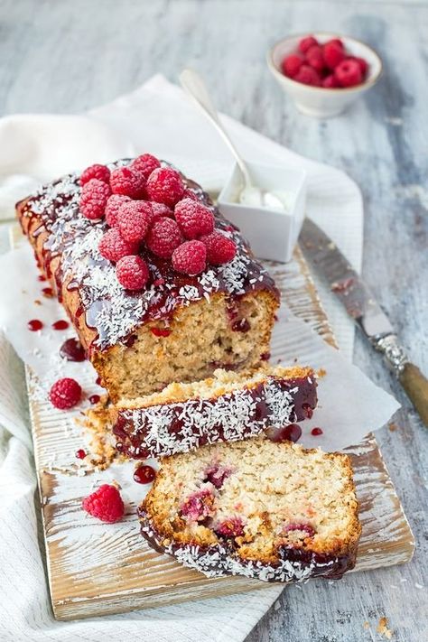 Raspberry And Coconut Loaf, Raspberry Coconut Loaf, Coconut Raspberry Cake, Coconut Loaf, Raspberry Dessert, Cake Coconut, Cake Loaf, Baking Treats, Tom Kha