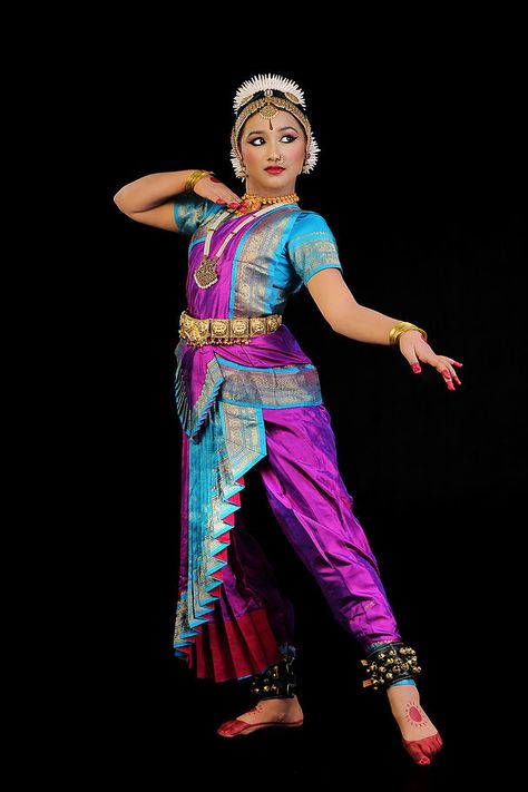 thotanaveen | Natyam Bharatanatyam Costumes, Antic Jewellery, Bharatanatyam Costume, Bharatanatyam Dancer, Indian Classical Dancer, Bharatanatyam Poses, Choli Blouse Design, Dance Of India, Classic Dance