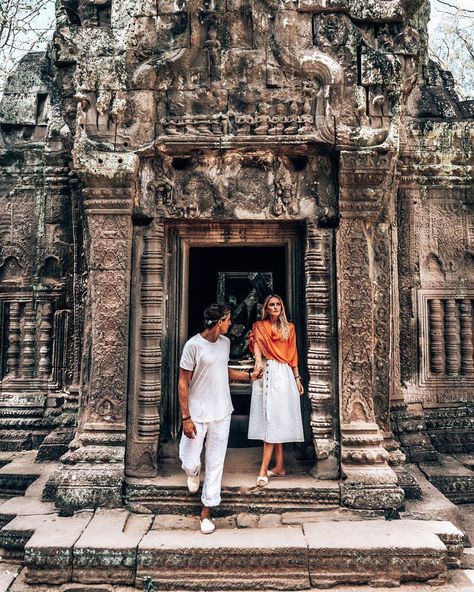 LAURA V & NICOLAS HERBERT on Instagram: “Traveling full time is something we never could have done without each other, we’re so much stronger together❤️💪🏻We have different…” Cambodia Travel Outfit, Angkor Wat Photoshoot, Ankor Watt, Pozz Sart Cambodia, Lempuyang Temple Bali Pose, Cambodia Itinerary, Saree Styling, Cambodian Angkor Wat, Bagan Myanmar