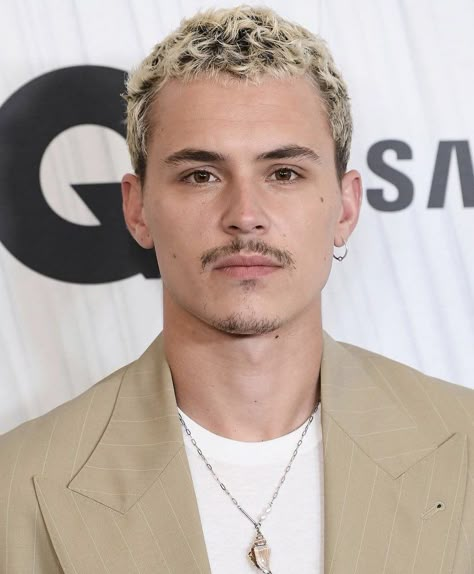 Aron Piper Blonde, Haircut Styles Long Hair, Men Haircut Styles Long, Mens Haircuts Thick Hair, Buzz Cut Styles, Bleached Hair Men, Short Bleached Hair, Haircut 2022, Men Blonde Hair