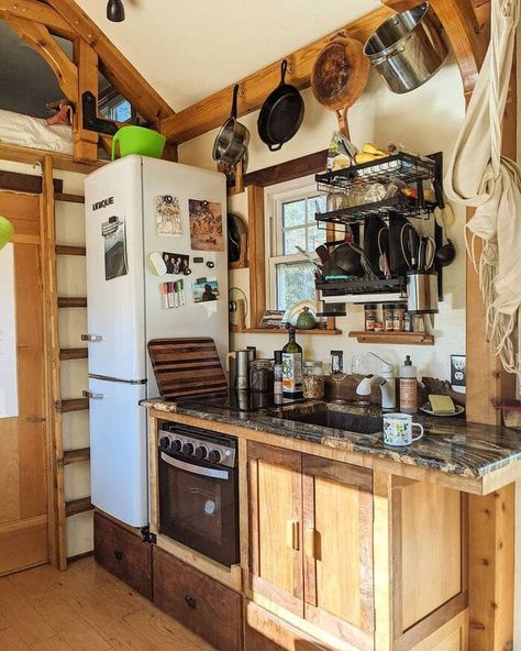 Tiny Cabin Living, Tiny Cabin Kitchen, Tiny Timber Frame, Best Organization Ideas, Tiny House Storage, Shoe Cabinets, Storage Headboard, Tiny House Layout, Tiny House Inspiration