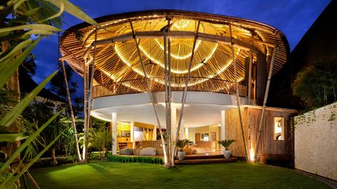 best yoga studios bali Yoga Pavilion, Yoga House, Yoga Centre, Luxury Tree Houses, Open Restaurant, Bali Baby, Bali Yoga, Yoga Studio Design, Community Hub