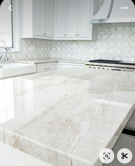 Taj Royale Caesarstone Kitchen, White Kitchen White Countertops, White Marble Countertops Kitchen, Warm Quartz Kitchen Countertops, Kitchen Countertops With White Cabinets, Quartz Kitchen Countertops Colors, Quartz Kitchen Countertops White, Light Granite Countertops, Countertop Redo