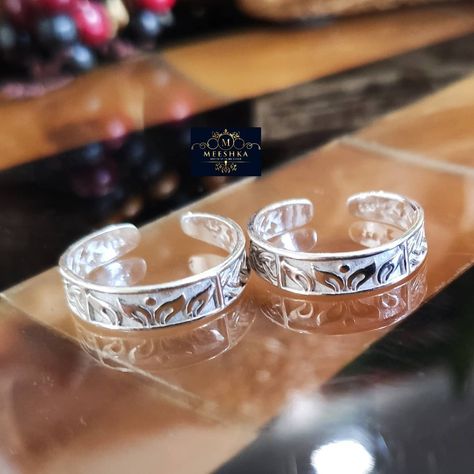 Order us on 9999483334 #silver #meeshka #hub_of_silver #chandi #toerings #92.5silver #sterling_silver #wedding #festive #positive_vibes #meeshka_hub_of_silver #best_price #silver92.5 #online_shopping #best_jewellery #silver_toering #purest_silver #wedding #ornaments Metti Designs Silver Indian, Metti Designs Silver, Silver Anklets Designs, Toe Ring Designs, Wedding Ornaments, Female Accessories, Manoj Kumar, Sterling Silver Toe Rings, Mens Silver Jewelry