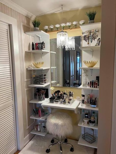 Closet To Vanity, Closet With Makeup Vanity, Diy Dressing Room, Closet Makeup Room, Corner Vanity Table, L Shaped Vanity, Average Kitchen, Beauty Room Ideas, Diy Dressing