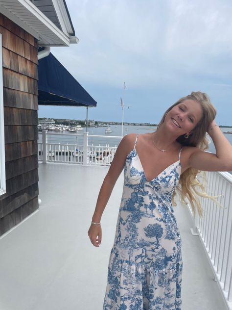 Coastal Summer Aesthetic Outfits, Charleston Girl Aesthetic, Charleston Aesthetic Outfit, Coastal Aesthetic Outfits, Beachy Girl Outfits, Beachy Aesthetic Outfits, Coastal Girl Aesthetic, Girls Dinner Outfit, Floral Dress Aesthetic