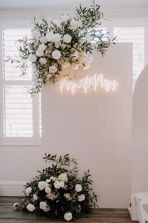 Cute photo backdrop ideas - to help create more magical moments! Photography 📸Single Soul Wedding Photo Backdrop Ideas Receptions, Photo Backdrop Wedding Receptions, Sweetheart Table Backdrop Ideas, Wedding Photo Backdrop Ideas, Bramleigh Estate, Photo Backdrop Ideas, Reception Couple, Wedding Photo Backdrop, Reception Signage