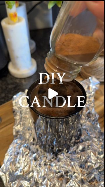 Melted Crayon Candles, Diy Making Candles, Bath And Body Works Candles Reuse Diy, Candle Making Tips And Tricks, Diy Candle Tray, Fall Candle Ideas, Candle Making Videos, Candle Diy Projects, Candle Making Ideas