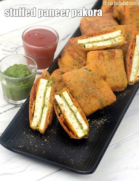 Paneer Pakoda, Paneer Starters, Paneer Pakora, Indian Chutney, Schezwan Sauce, Pakora Recipe, Cheese Slice, Virgin Mojito, Easy Starters