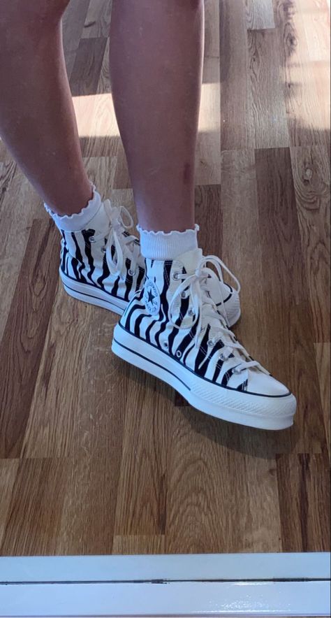 Zebra Print Converse Outfit, Cute Socks With Converse, Platform Zebra Converse, Socks For Converse, Ruffle Socks With Sneakers, Socks With Converse, Converse With Socks, Patterned Converse, Zebra Converse