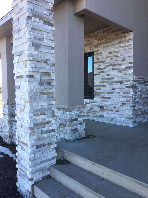 House Stone Exterior Ideas, Ledgestone Exterior, Stucco And Stone Exterior, Wall Cladding Designs, Arsitektur Art Deco, Stone Exterior Houses, Stone Wall Design, Cladding Design, Stone Wall Cladding