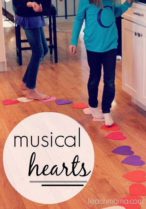 Musical hearts is a reading, moving, & crazy-fun kid game that's perfect for Valentine's Day! #teachmama #Valentinesday #heartcrafts #heartgames #Heartactivities #funforkids #gamesforkids Valentine Party Games For Kids, Valentine Party Games, Valentines Class Party, Valentine's Day Party Games, Valentine Party Game, Party Games For Kids, Valentinstag Party, Valentines Games, Class Valentines