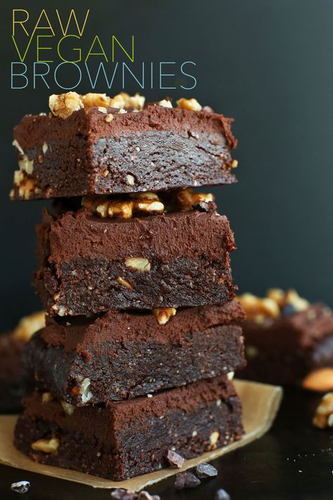 RAW, Fudgy Vegan Brownies with Cacao Nibs, Walnuts and a Coconut Oil Chocolate Ganahce Frosting! #vegan #glutenfree Recipe With Tahini, Vegan Brownie Recipe, Raw Vegan Brownies, Scones Vegan, Fudgy Vegan Brownies, Deserturi Raw Vegan, Vegan Chocolate Ganache, Glutenfri Baking, Vegan Fudge