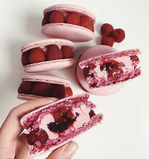 Easy Macaroons Recipe, Raspberry Macaroons, Macaroon Recipes, Baking Utensils, Baking Essentials, Cute Desserts, Perfect Cake, Cafe Food, Macaroons