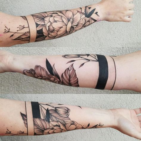 Botanical Band Tattoo, Tattoo Ideas For Men Flowers, Band Tattoos Women, Botanical Tattoo Men, Flower Cuff Tattoo, Thigh Cuff Tattoo, Masculine Flower Tattoo, Flower Band Tattoo Design, Flowers Tattoo Men