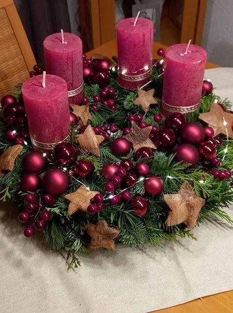 Dining Table Arrangements, Christmas Centrepieces, Advent Wreath Diy, Holiday Dining Table, Christmas Wreath Decor, Christmas Advent Wreath, Holiday Table Decor, Homemade Christmas Decorations, Silhouette Christmas