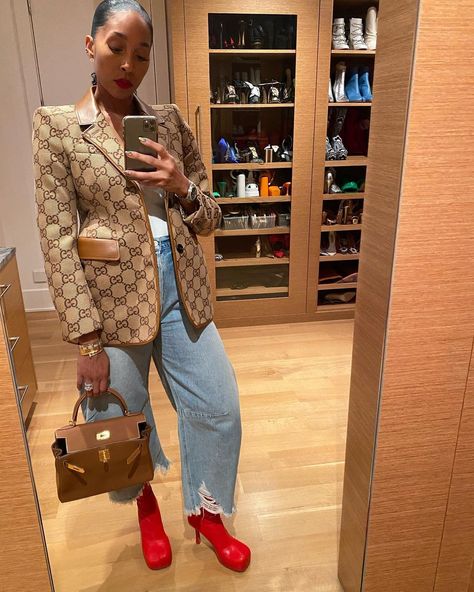 Denim On Demin, Aesthetic Designer, In My Element, Chic Clothing Style, Designer Outfit, Casual Outfit Inspiration, Denim Day, Grown Women, June 16