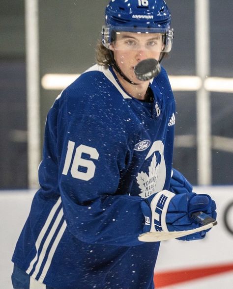 Toronto Maple Leafs Wallpaper, Maple Leafs Wallpaper, Nhl Wallpaper, Mitch Marner, Hockey Boards, Toronto Maple Leafs Hockey, Maple Leafs Hockey, Hot Hockey Players, Hockey Girl