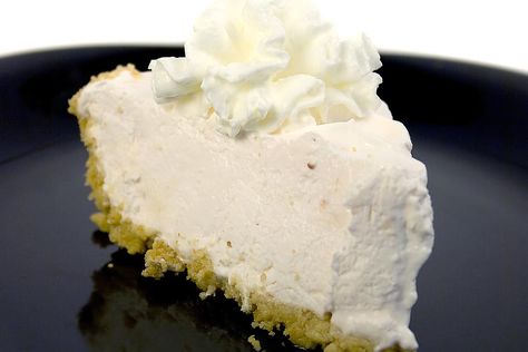 4-Ingredient No-Bake Marshmallow Fluff Cheesecake Recipe | Desserts | 30Seconds Food Marshmallow Fluff Cheesecake, Recipes Using Marshmallows, Cream Cheese Cheesecake, Cheesecake Fluff, Marshmallow Fluff Recipes, Fluffy Cheesecake, Cool Whip Desserts, Fluff Recipe, Fluff Desserts